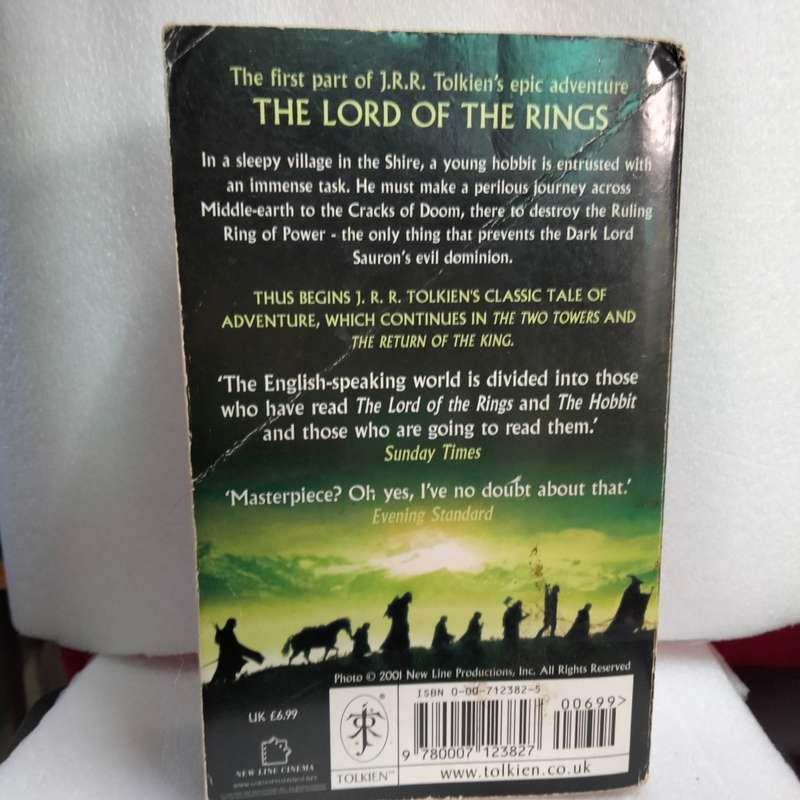 Book Lord of the Rings -fellowship of the rings -JRR Tolkien this film tie-in edition 2001 pre-owned