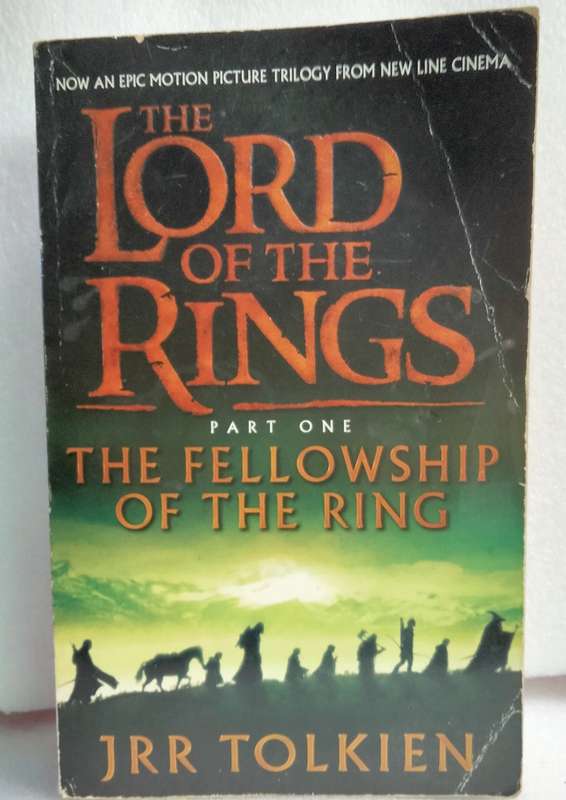 Book Lord of the Rings -fellowship of the rings -JRR Tolkien this film tie-in edition 2001 pre-owned