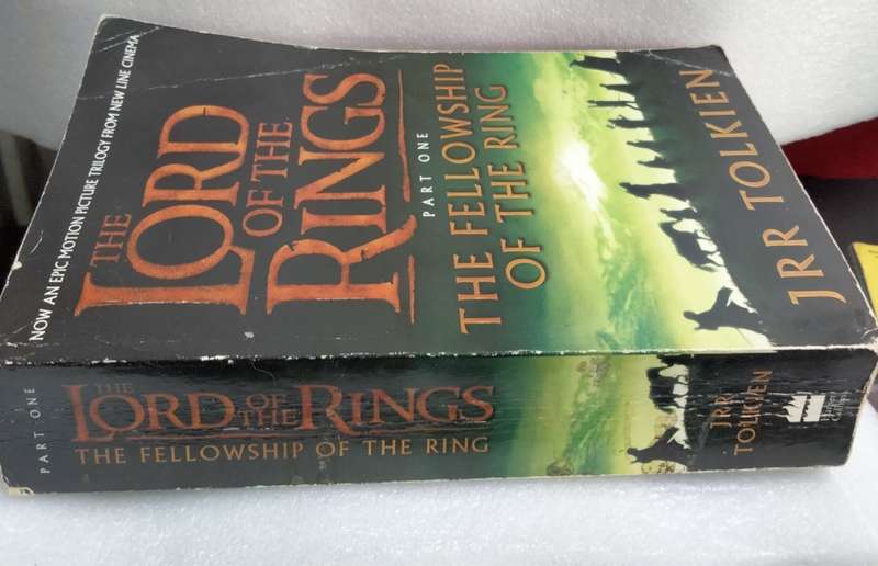 Book Lord of the Rings -fellowship of the rings -JRR Tolkien this film tie-in edition 2001 pre-owned