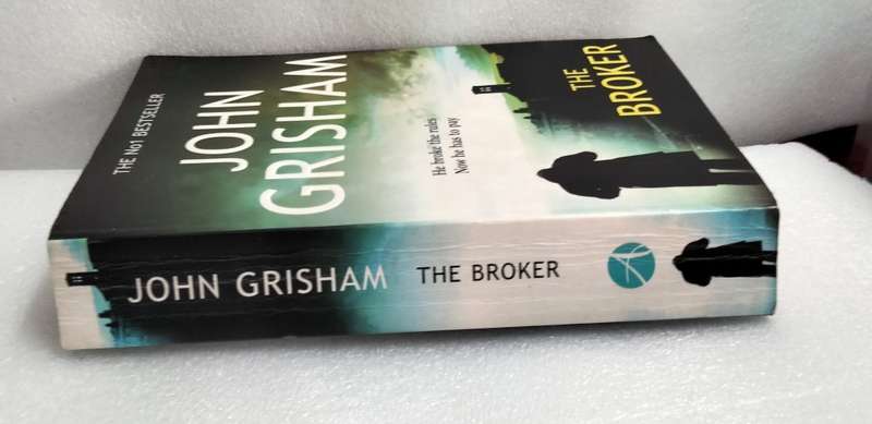 Book Brooker - Author John Grisham published 2005 pre owned soft cover