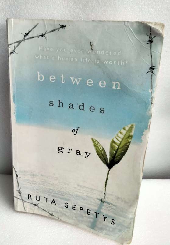 Book Between Shades of Grey - Author Ruta Sepetys published 2011 pre owned