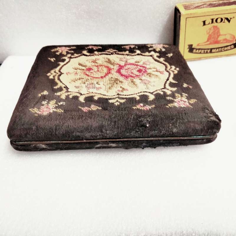 Cigarette Case vintage maker-Mona Lisa Look at my Buy Now listings No Waiting