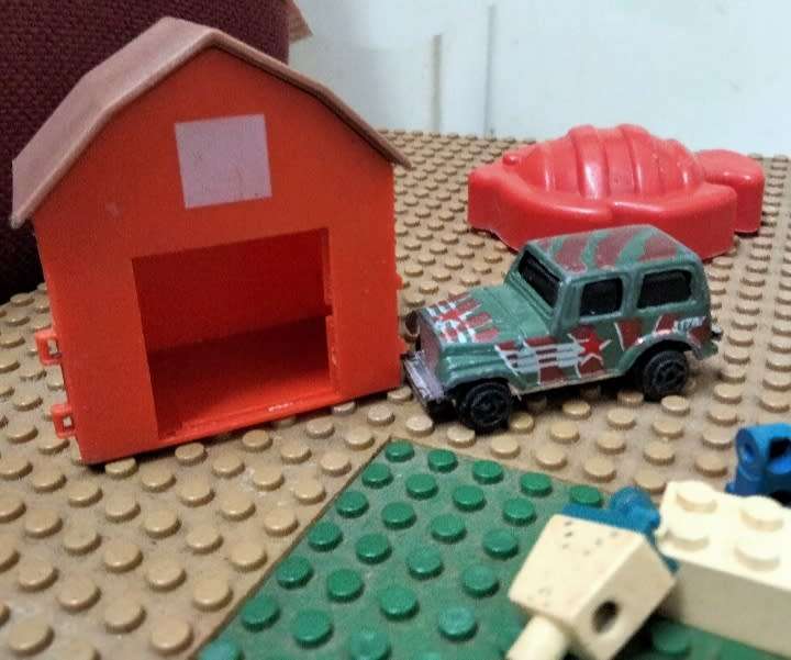 LEGO 2base plates on hardBoard+DIECAST JeepS8301 1:68 M178 Barn+oddLOOKatMy BUY NOW items NO WAITING