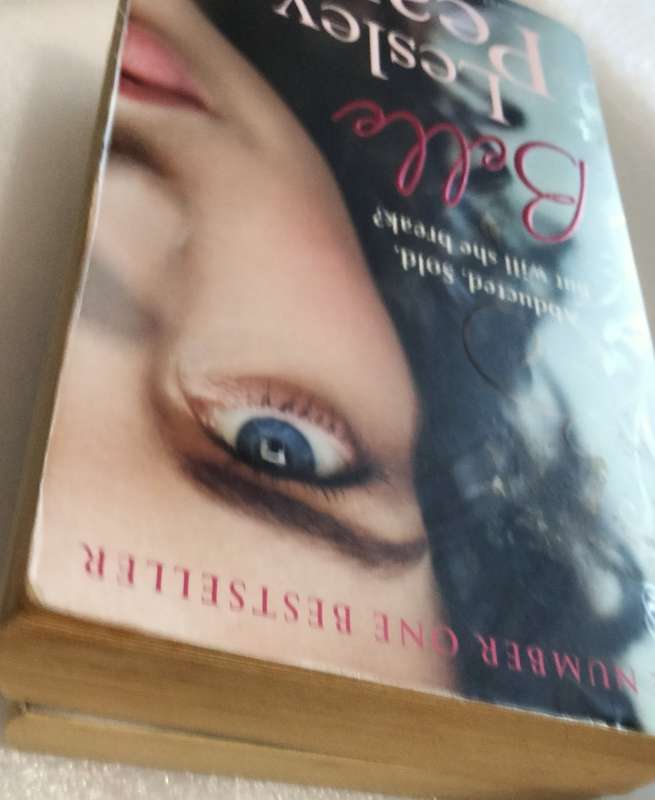 2 Books -Author LESLEY PEARSE Belle + Without a trace  Soft cover pre-owned