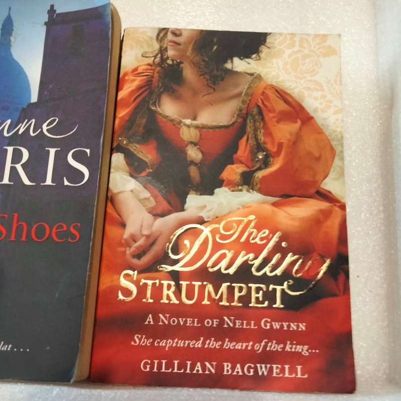 2 Books Author Joanne Harris Lollipop Shoes + Gillian Bagwell DARLING STRUMPET  Soft cover Pre-owned