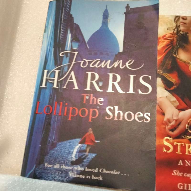 2 Books Author Joanne Harris Lollipop Shoes + Gillian Bagwell DARLING STRUMPET  Soft cover Pre-owned