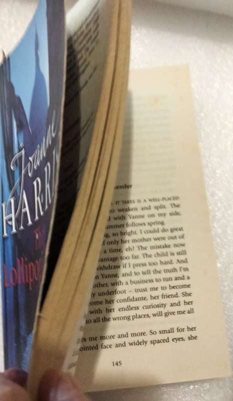 2 Books Author Joanne Harris Lollipop Shoes + Gillian Bagwell DARLING STRUMPET  Soft cover Pre-owned