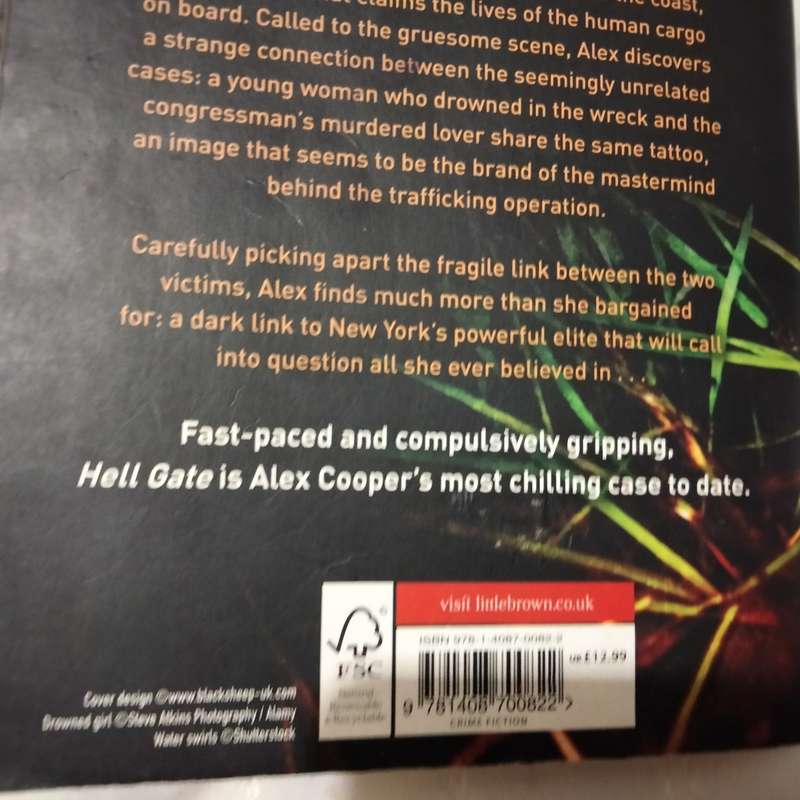 Book Hell Gate Linda Fairstein this edition Published 2010 Pre-owned