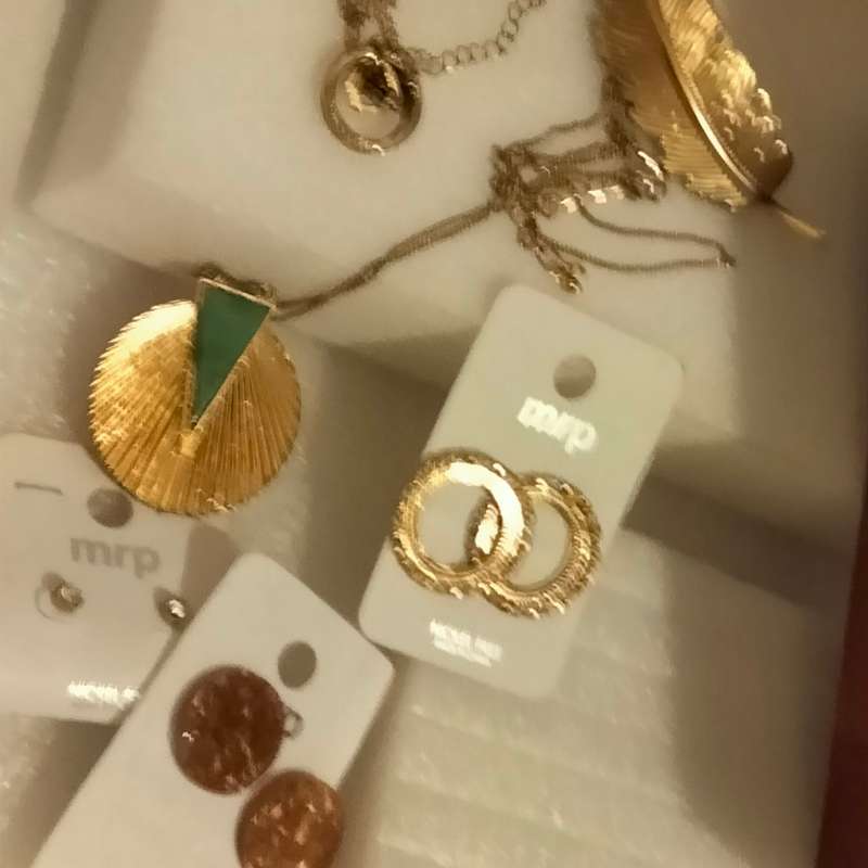 NECKLACE - Egyptian Sunburst PENDANT gold Tone Metal chain+ 2 Ring Pendant+Pairs earrings+ JewellBox