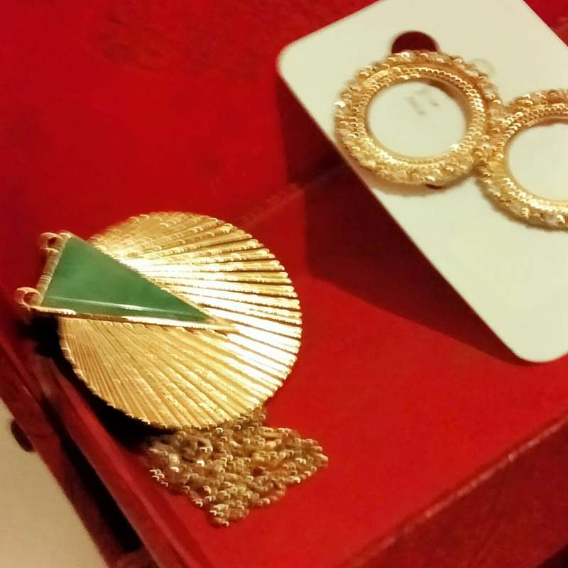 NECKLACE - Egyptian Sunburst PENDANT gold Tone Metal chain+ 2 Ring Pendant+Pairs earrings+ JewellBox