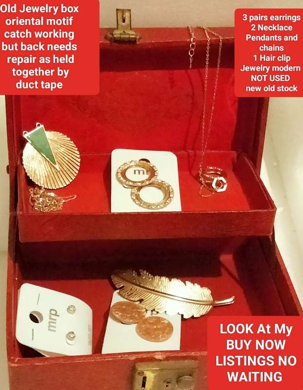 NECKLACE - Egyptian Sunburst PENDANT gold Tone Metal chain+ 2 Ring Pendant+Pairs earrings+ JewellBox