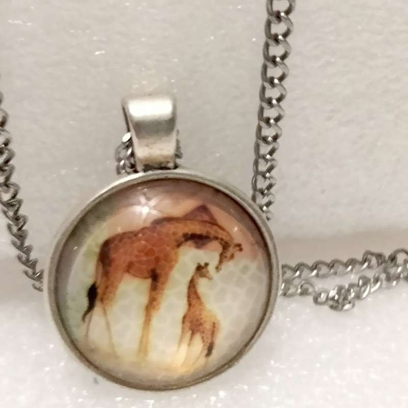 Necklace  image of Giraffe+Baby behind Clear Dome front metal back Pendant+silver tone metal chain
