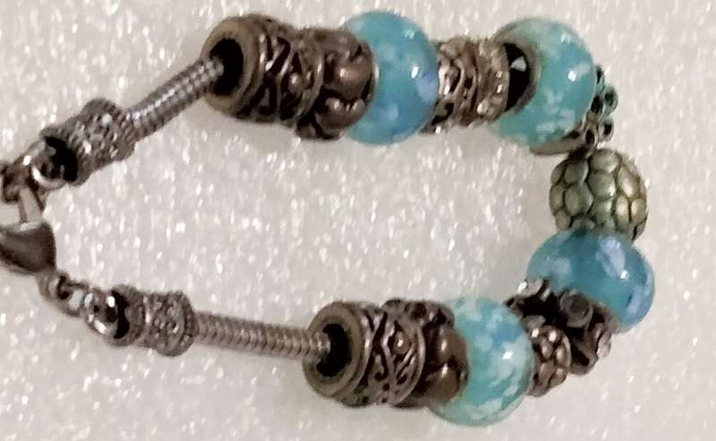 BRACELET Italian style 1 snake chain+ vintage charms and glass beads - silver tone metal core spacer