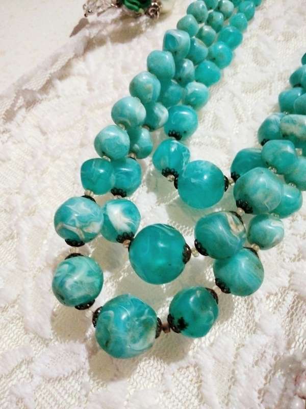 Necklace - Bib 3 Strand composite graduating blue white swirls round beads