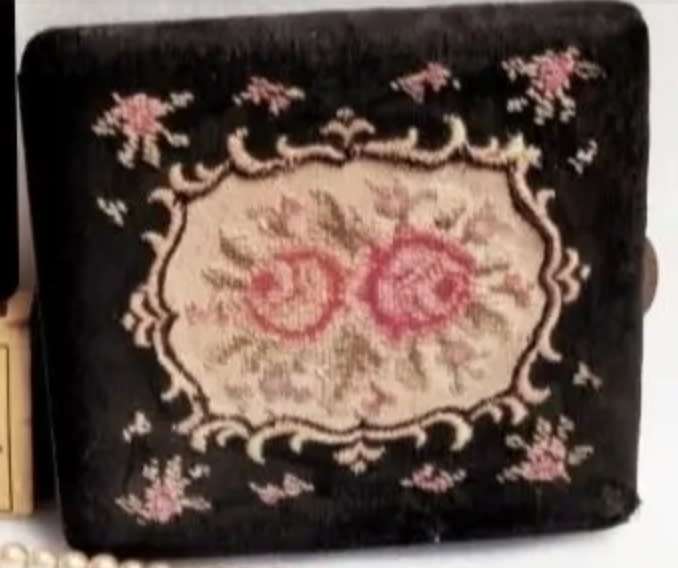 Cigarette Case vintage maker-Mona Lisa Look at my Buy Now listings No Waiting