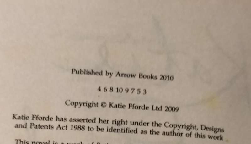 Book USED -Author Katie Fforde Love Letters this edition PB 2010 softcover