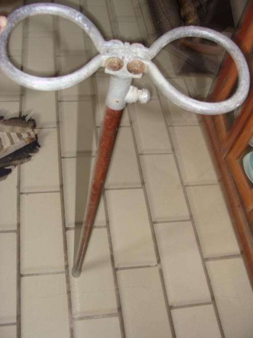 "OK JOHNNNIE COLLIER" - WALKING STICK-TOP FOLDS OPEN REST -FOR YOUR BUTT