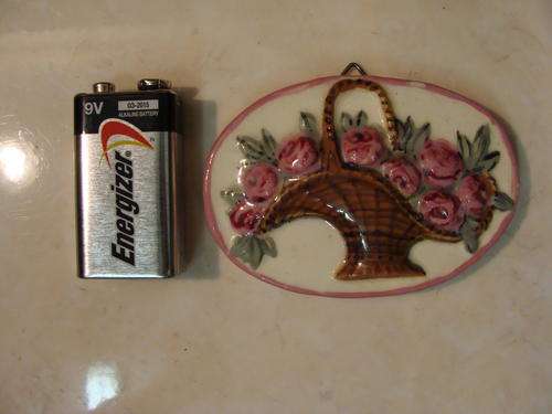 CERAMIC PLAQUE-DECORATED WITH BASKET OF FLOWERS !!HAND MADE!! PRETTY !!PRETTY !!PRETTY-