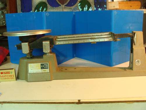 TRIPLE BEAM BALANCE -SCALE ONLY NO WEIGHTS-OHAUS CAPACITY 2610 GRAMS