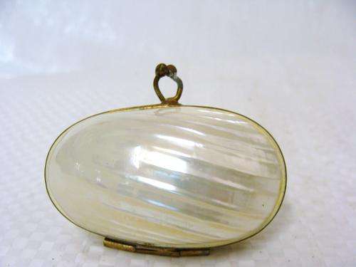 EGG miniature*Mother of Pearl Egg BOX*Snap closure Brass Trim  shell height 35mm length 50 mm 35mm