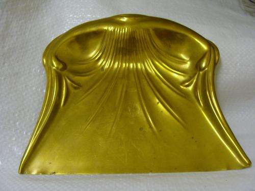 EXQUISITE BRASS DUST PAN Vintage- BELDREY England- showing ware