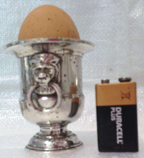 " VINERS" SILVER PLATE SHEFFIELDSMALL!! URN !! LIONS WITH  RINGS