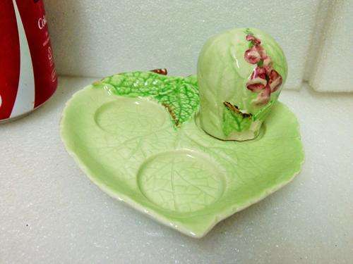Carlton Ware-1 salt shaker + stand :)**PLEASE LOOK AT my*BUY NOW Closes as U bid on item* NO WAITING