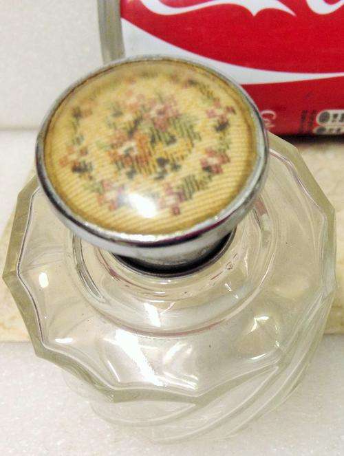 !!!!STUNNING VTG   PERFUME BOTTLE* TOP TAPESTRY DESIGN