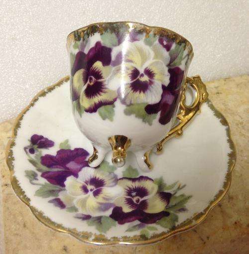 L@@K!!WOW*-1*DUO-  -VIOLET FLOWERS   GOLD TRIM  FLOWER-CUP  0N FEET