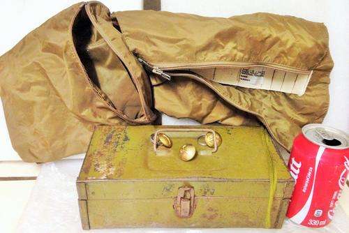 *Vintage*3 military Brass buttons *1 green Tin BOX* Empty Toiletries bag!!GREAT COUNTRY HOME DECOR!!