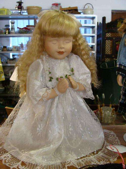 BEAUTIFUL PORCELAIN DOLL KNEELING PRAYING WITH WHITE LACE DRESS AND BLOND HAIR!!! EXQUISITE