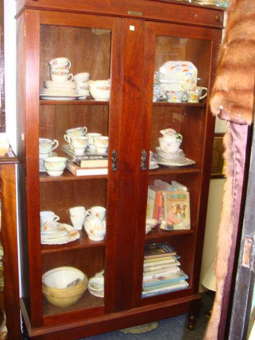 !!!STUNNING !!VINTAGE  %%BOOKCASE 3 WOODEN SHELVES- PLAQUE "MUM&DAD%%BARBRA & JACK date%%%28.10.1933