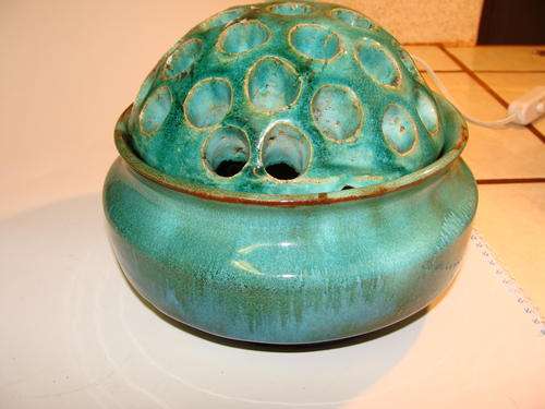 !!!!WOW!!! 2 pieces LINN  WARE  VASE & FLOWER HOLDER  HIGHLY PRIZED   DONT WAIT BID NOW
