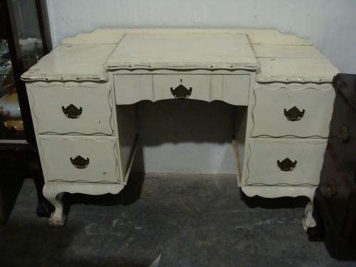 BALL & CLAW  SHABBY CHIC STYLE  WHITE DRESSING TABLE -NO MIRROR -LOVELY