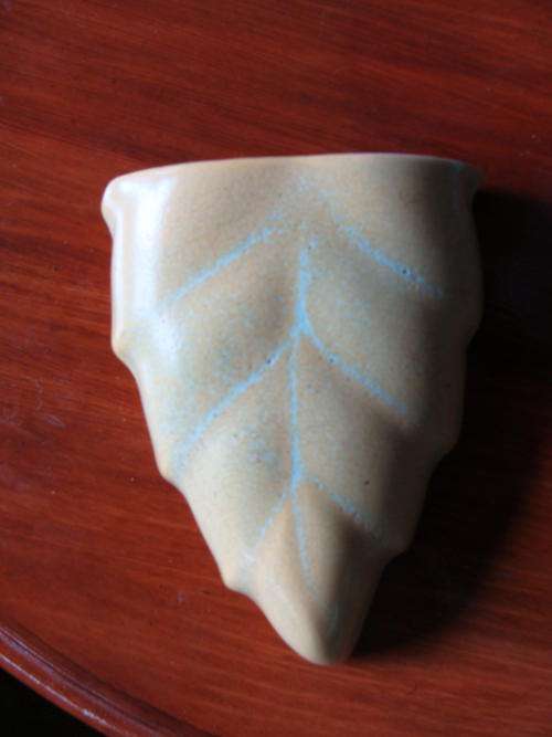 !!!WALL POCKET VASE~ NO MARKINGS ~VERY PRETTY