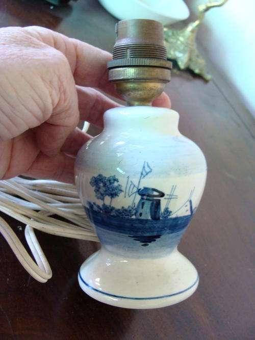 SMALL BLUE ON WHITE DELFT STYLE ~VERY VERY CUTE.