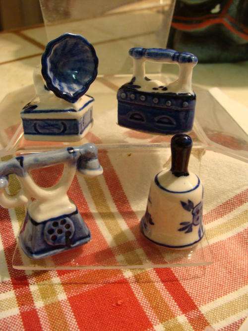!!!WOW!!!!   ~4  DELFT STYLE Ornaments R29.00each~ BLUE ON WHITE ~PRINTER TRAY ~ORNAMENTS