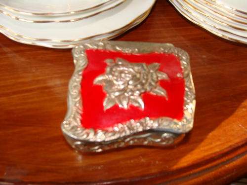FABULOUS LITTLE TRINKET BOX -METAL-DECORATED WITH RED TOP & METALSILVER ROSE