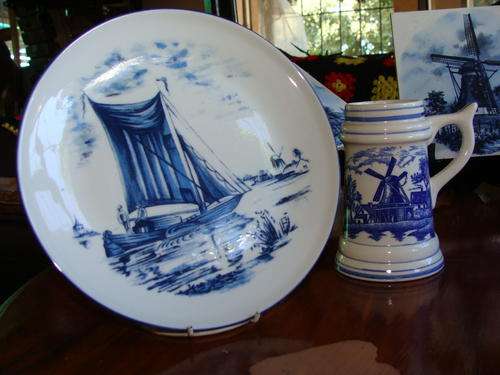 R179.00 SHIPPING FREE!!!!!Lovely Delft style  Mug & Plate