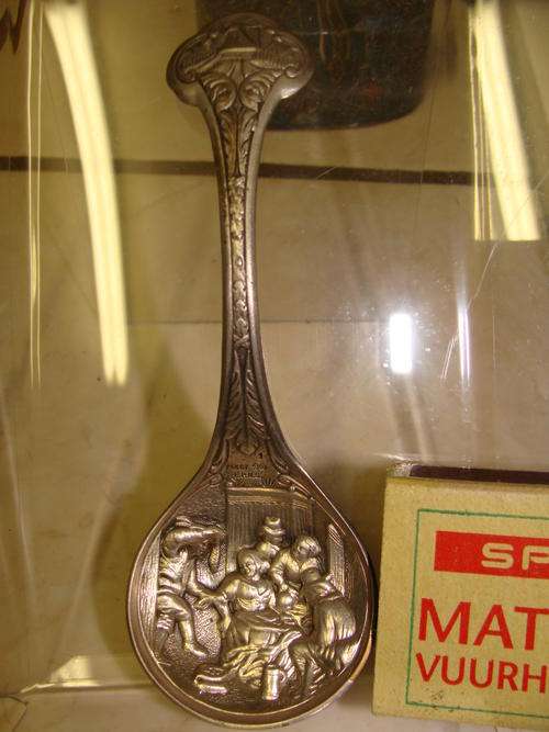 1 !!!FABULOUS !!!SILVER PLATED SUGAR SPOON WITH DUTCH OLDE WORLD PUB SCENE!!VERY NICE!!!