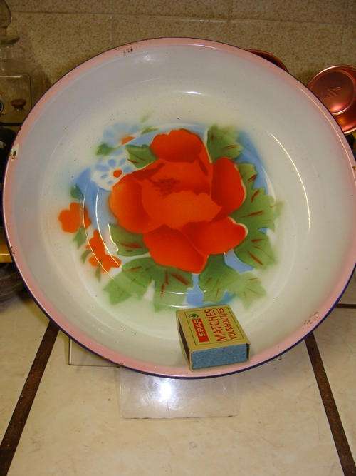 !!WOW!!ENAMEL DISH DEEP 40CMM RED FLOWER WITH PINK EDGE TRIM !!BEAUTIFUL BEAUTIFUL !!-UNUSUAL DEPTH