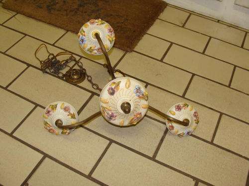 3 METAL ARMS WITH  3 LOVELY CERAMIC HANGINGS WITH FLOWERS -