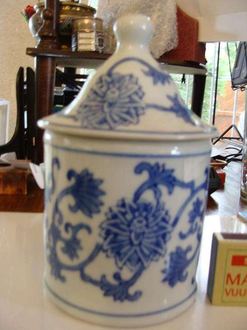 1 CYLINDRICAL JAR  CONTAINER -WHITE WITH BLUE ORIENTAL FLOWERS
