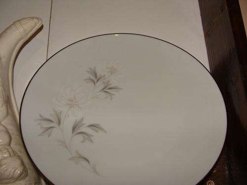 NORITAKE - "ROWENA" PLATE-265MM