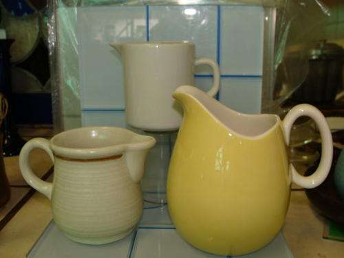 1 ONLY YELLOW SMALL CERAMIC JUG other jugs not included
