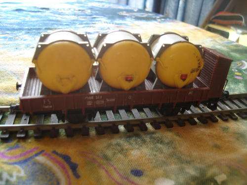 Lima 5 train trucks