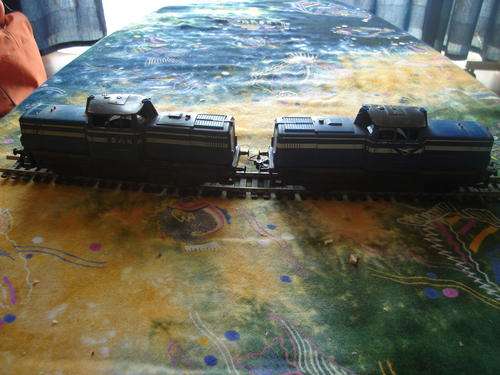 Lima Blue train diesel units with coach