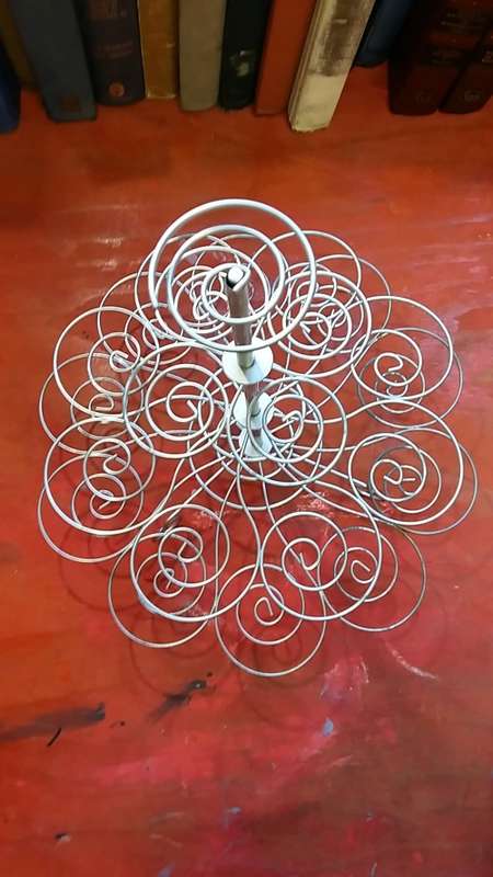 BEAUTIFUL WIRE 3 TIER CUPCAKE STANDS TO HOLD 23 CUPCAKES! WOW!
