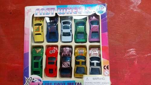 FOR THE COLLECTOR : AS NEW, UNSCRATCHED PRISTINE CONDITION  SET OF 10 DIE-CAST METAL CARS IN BOX SET