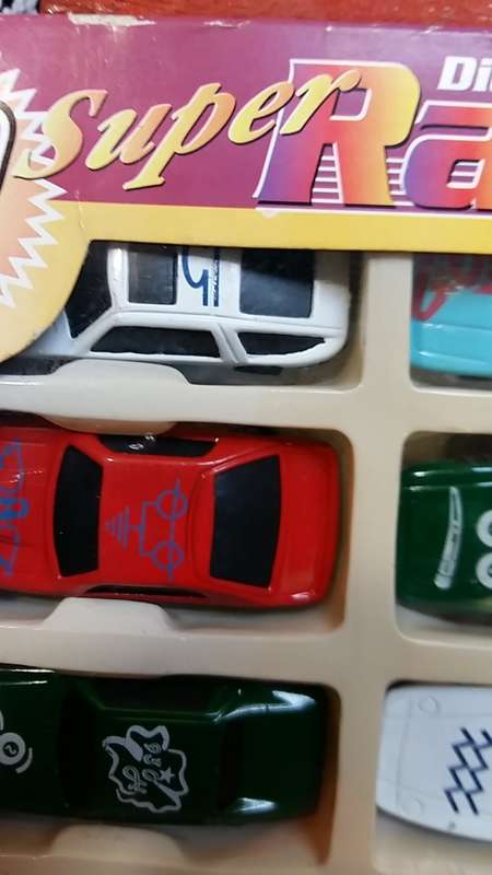 FOR THE COLLECTOR : AS NEW, UNSCRATCHED PRISTINE CONDITION  SET OF 20 DIE-CAST METAL CARS IN BOX SET